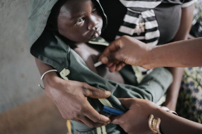Un niño enfermo en Burkina Faso en una foto de archivo. 