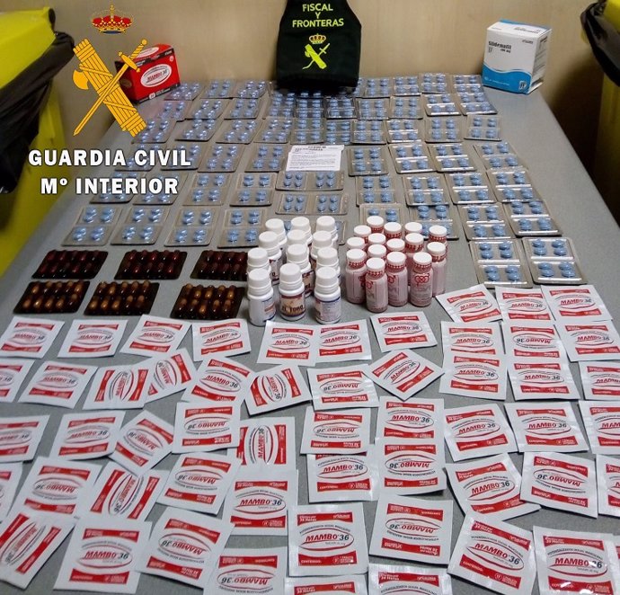 Medicamentos incautados por la Guardia Civil en el aeropuerto de Pamplona