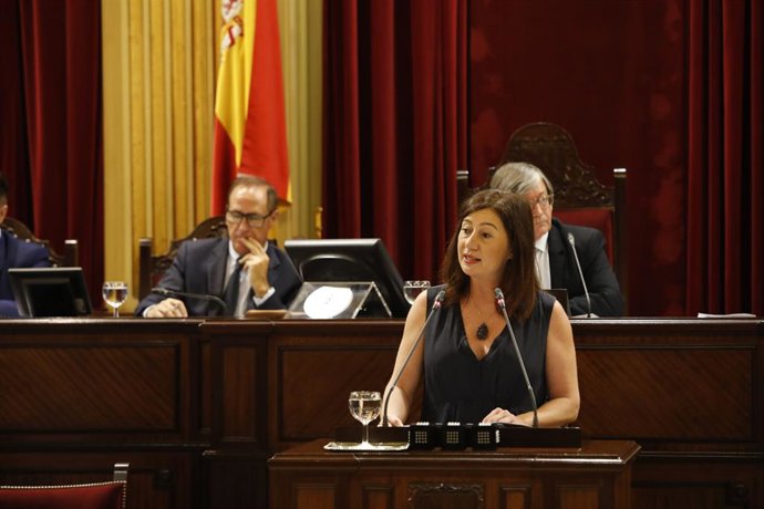 Armengol seguirá "sin escatimar recursos" para exigir a Madrid lo que "se merece