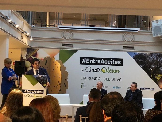 Jaén.- MásJaén.- Reyes inaugura la jornada #EntreAceites en la que se analizan l