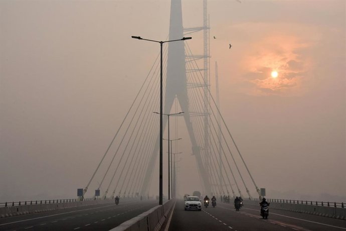 Contaminación en el puente Signature de Nueva Delhi, India