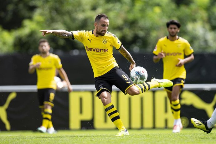 30 July 2019, Switzerland, Bad Ragaz: Borussia Dortmund's Paco Alcacer (C) scores during the pre-season soccer friendly match between Borussia Dortmund and FC Zurich. Photo: David Inderlied/dpa