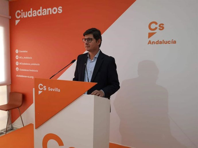 El portavoz de Cs en el Ayuntamiento de Sevilla, Álvaro Pimentel, en una imagen de archivo durante una rueda de prensa