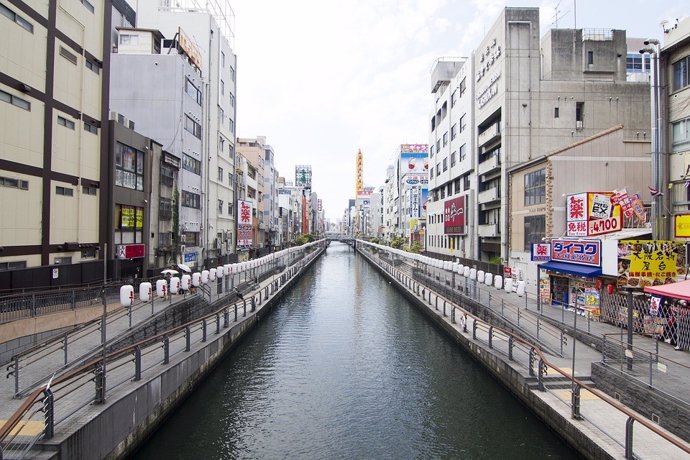 Canal fluvial de Dotonbori en Osaka (Japón)