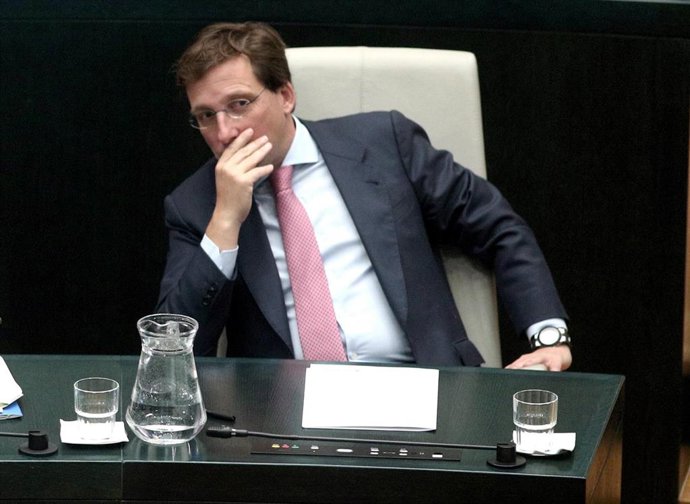 El alcalde de Madrid, José Luis Martínez-Almedia, durante una sesión ordinaria del Pleno del Ayuntamiento de Madrid 