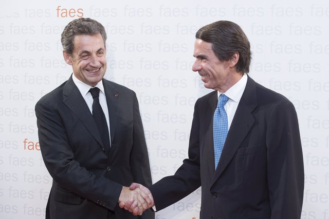 José María Aznar, expresidente de España, y Nicolás Sarkozy, expresidente de Francia, en una reunión en FAES.