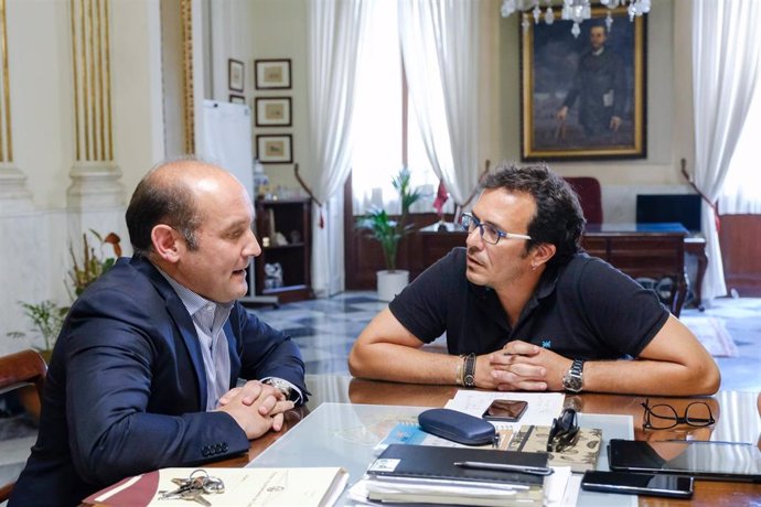 El alcalde de Cádiz con el portavoz del PP en el Ayuntamiento de Cádiz