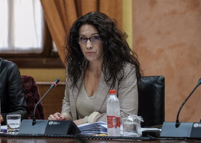 La consejera de Igualdad, Políticas Sociales y Conciliación, Rocío Ruiz, en comisión parlamentaria.