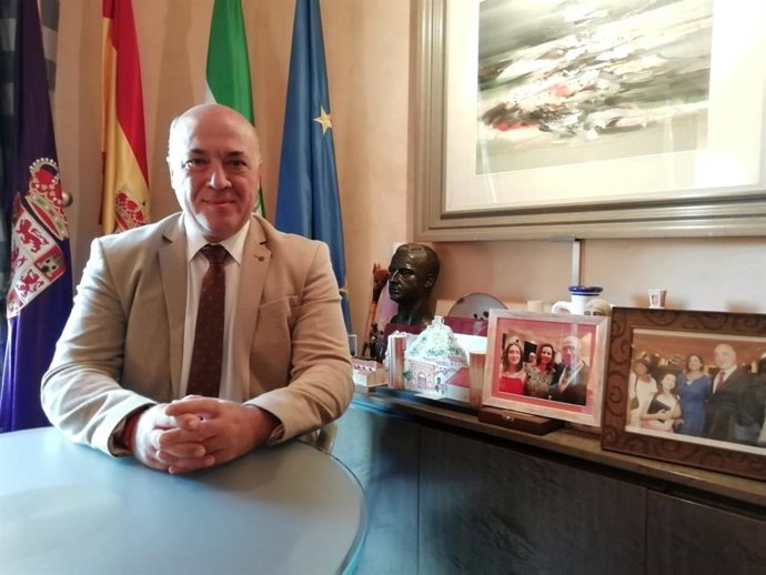 El presidente de la Diputación de Córdoba, el socialista Antonio Ruiz, en su despacho de la institución provincial.