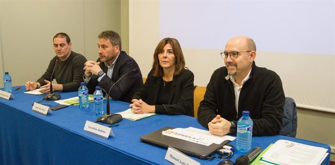 El consejero Soro inaugura las jornadas 'El problema de acceso a la vivienda', organizada por CCOO y la cooperativa Asesco.