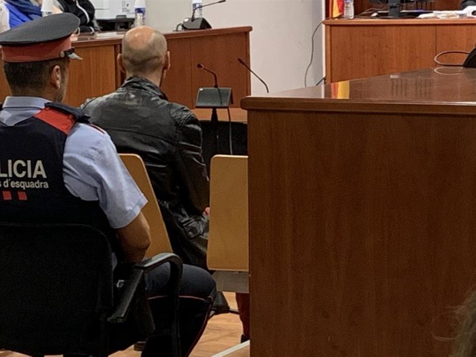 El instalador de fibra óptica acusado de matar a una cliente en Lleida, este lunes en el juicio
