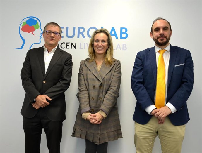 Francisco Fernández Nistal (i), director de Adacen, Izaskun Goñi, directora general del Gobierno de Navarra, y Fernando Vilariño, presidente de ENoLL.