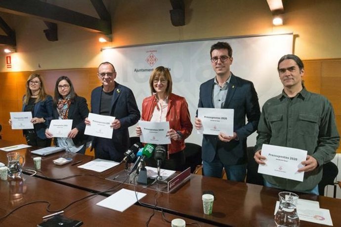 Miquel Pueyo, tercero por la izquierda, con concejales del Ayuntamiento de Lleida