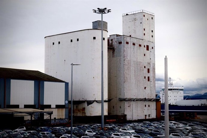 SILOS EN DESUSO DE CEMENTOS ALFA EN LA ZONA FRANCA DEL PUERTO DE SANTANDER