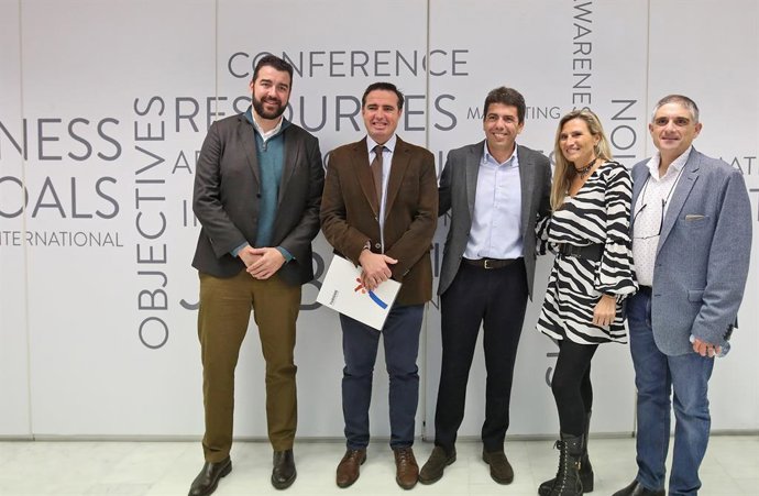 Carlos Mazón, en el centro, este martes en la inauguración del primer networking de tecnología y turismo de la Comunitat Valenciana.