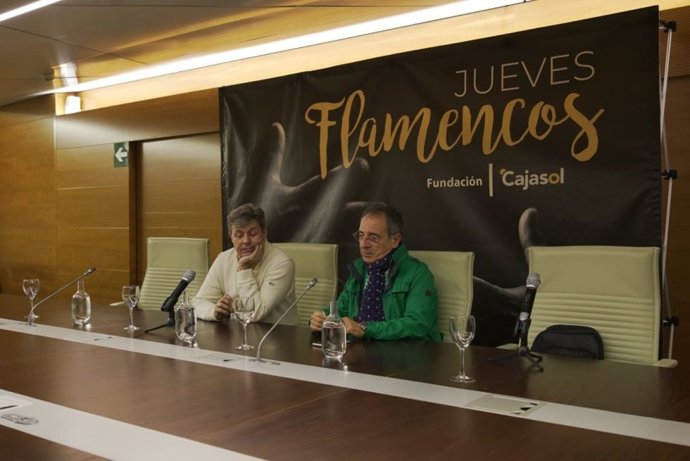 El guitarrista Pedro Sierra y el coordinador de los Jueves Flamencos, Manuel Herrera