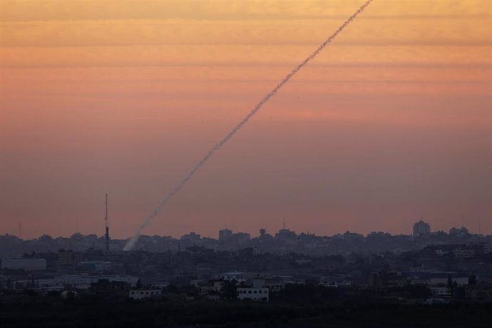Lanzamiento de un cohete desde la Franja de Gaza en noviembre de 2012 (archivo)