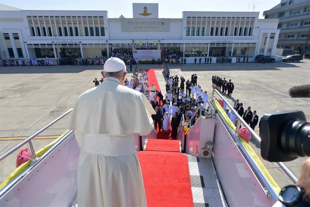 November 23, 2019 - Bangkok, Thailand: Pope Francis during the farewell ceremony at Bangkok's Military Air Terminal 2  (CPP/CONTACTO)