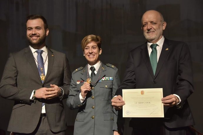 La Guardia Civil recibe la Medalla de Cáceres