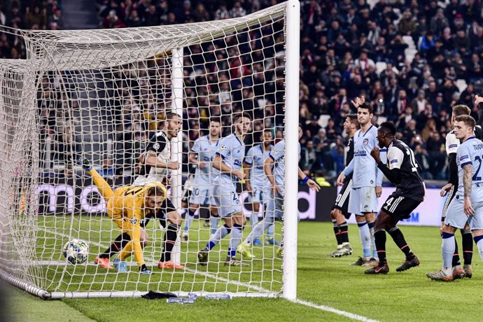 26 November 2019, Italy, Turin: Juventus's Paulo Dybala scores his side's first goal during the UEFA Champions League Group D soccer match between Juventus and Atletico Madrid at Juventus Stadium. Photo: Marco Alpozzi/Lapresse via ZUMA Press/dpa