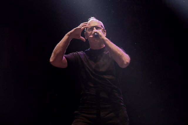 El cantante de Bad Religion, Greg Graffin, durante la actuación del grupo en Punk In Drublic en Madrid.