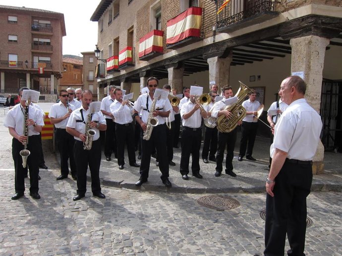 Banda de música de la Diputación de Zaragoza toca en el Corpus de Daroca,