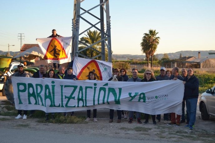 Imagen de una de las protestas contra los trazados de líneas de alta tensión en Santomera