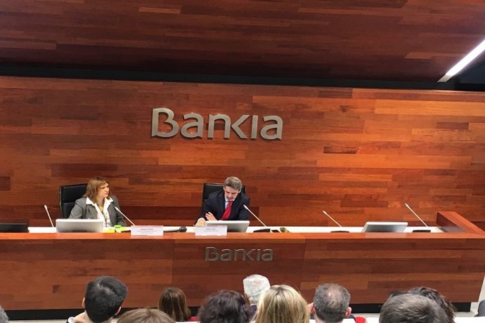 Los autores del estudio sobre la Formación Profesional en la empresa industrial española, a cargo de la Fundación Bankia y la Fundación SEPI.