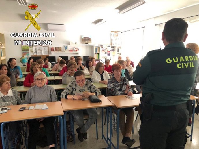 Huelva.-Sucesos.- Detenida una mujer como presunta autora de robos a ancianos con el método del abrazo cariñoso