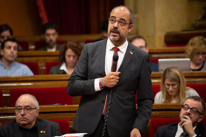 Foto d'arxiu del conseller de l'Interior de la Generalitat, Miquel Buch, durant una sessió plenria en el Parlament