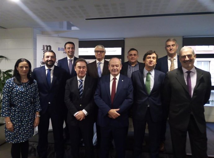 El presidente del Puerto de Bilbao. Ricardo Barkala, posa antes de participar en un desayuno informativo en Bilbao