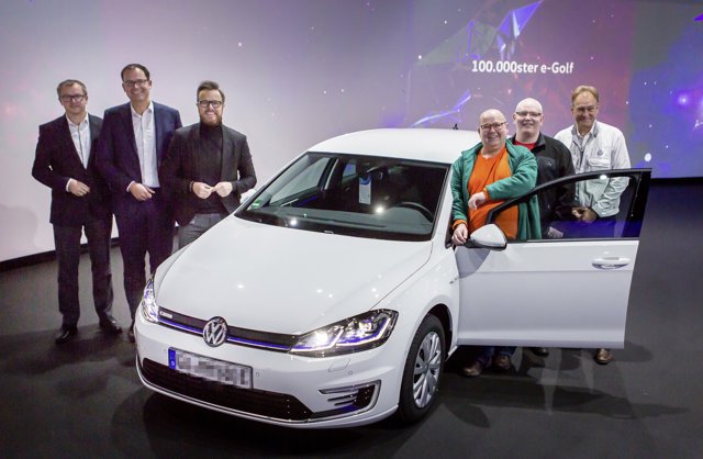 Entrega de la unidad 100.000 del Golf eléctrico