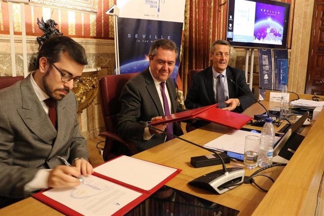 Firma de los alcaldes de la Red de Ciudades Ariane de la Carta de Sevilla