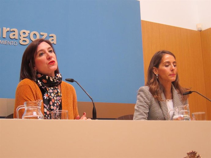 Sará Fernández (Cs) y María Navarro (PP) durante la presentación de la moción
