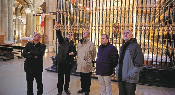 Visita del escultor jefe de la Sagrada Familia, Etsuro Sotoo, a la catedral de Santo Domingo