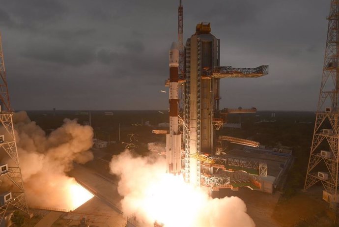 La India pone en órbita un satélite de observación de alta resolución