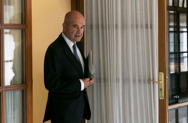 El expresidente de la Junta Manuel Chaves abandona sin contestar a preguntas la comisión de investigación parlamentaria sobre la Faffe