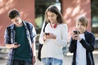 La edad ideal para tener el primer móvil es a los 13 años