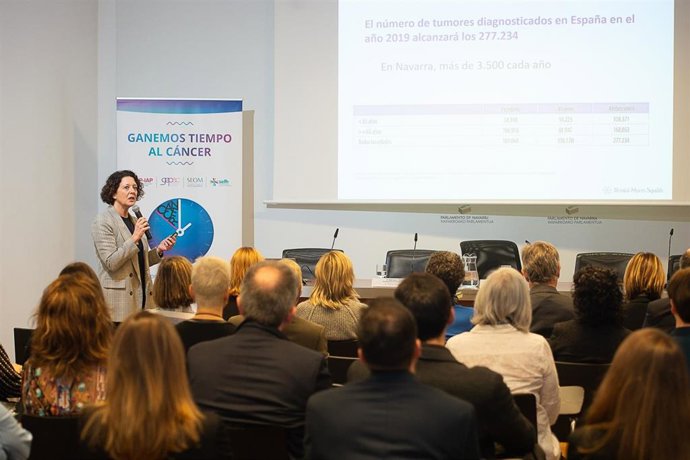 Jornada en el Parlamento de Navarra sobre el cáncer