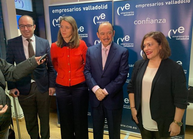 El vicepresidente de la Diputación de Valladolid Víctor Alonso, la presidenta de la CVE, Ángela de Miguel, el empresario mexicano Raúl Beyruti, y la concejal de Innovación, Desarrollo Económico y Empleo de Valladolid, Charo Chávez.