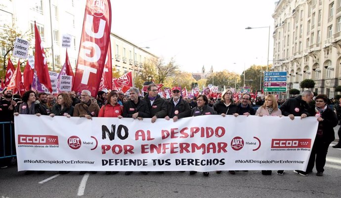 Concentración en Madrid contra la sentencia del Tribunal Constitucional que avala el despido por enfermedad