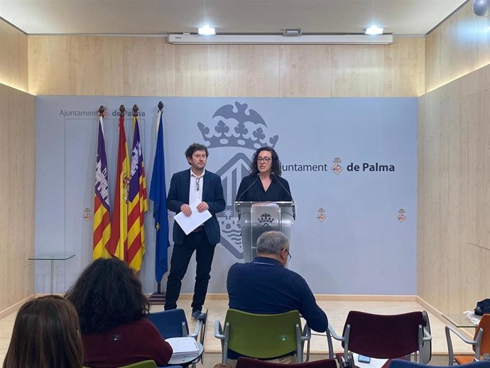 La regidora de Seguridad Ciudadana, Joana Adrover, en una rueda de prensa. 