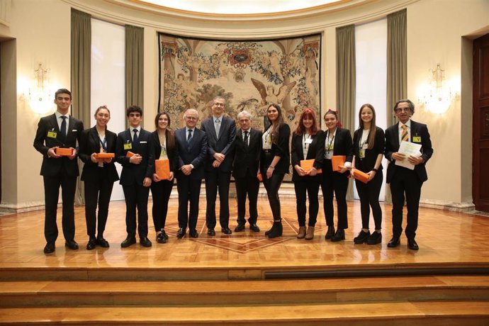 Torneo nacional debate económico de alumnos de Bachillerato.