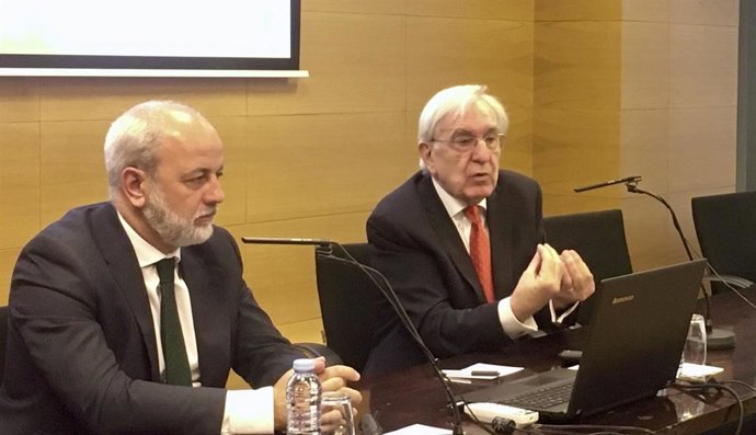 El presidente de la Asociación Española de Renting de Vehículos, Agustín García, presenta los resultados del balance 2017-2019 para Aragón