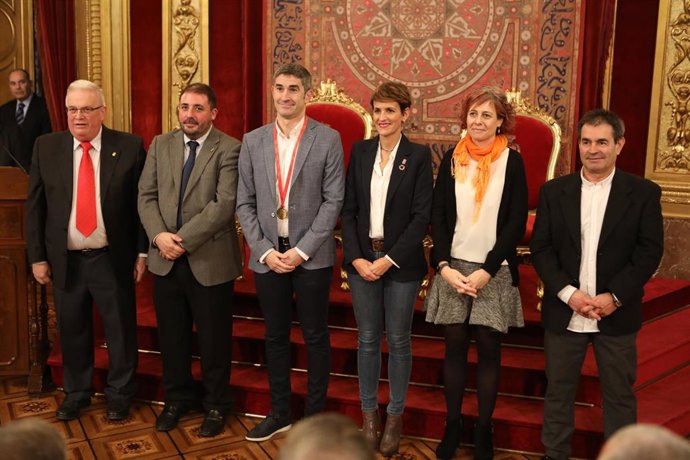 De izquierda a derecha: Miguel Angel Pozueta, Unai Hualde, Alberto Undiano, la Presidenta Chivite, la consejera Esnaola y Primitivo Sánchez