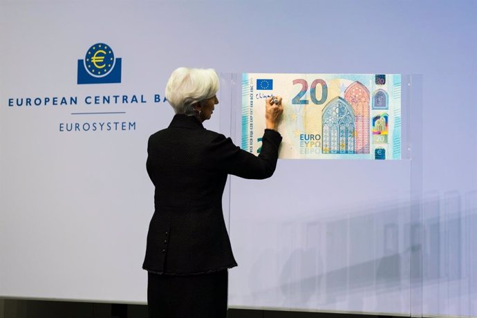 BCE.- Los primeros euros firmados por Lagarde entrarán en circulación en la segu