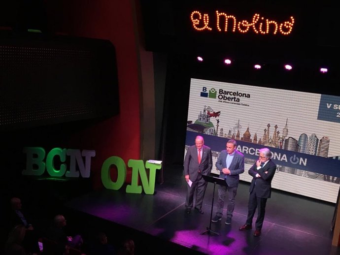 El Presidente De Pimec, Josep González; El Presidente De Barcelona Oberta, Gabriel Jené, Y El Presidente De Foment De Treball, Josep Sánchez Llibre, Este Miércoles En El Teatro El Molino De Barcelona