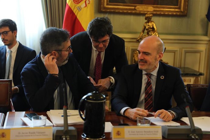El Gobierno firma el IV convenio único para el personal laboral y acuerdos para la Administración General del Estado