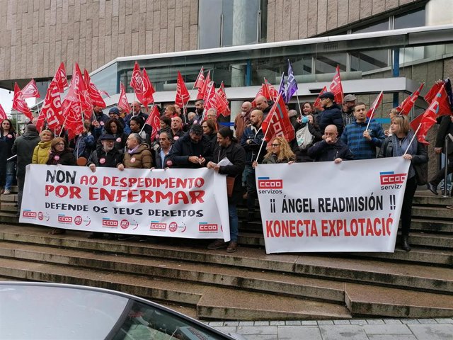 Concentración ante los juzgados de CC.OO y UGT contra los despidos con bajas justificadas