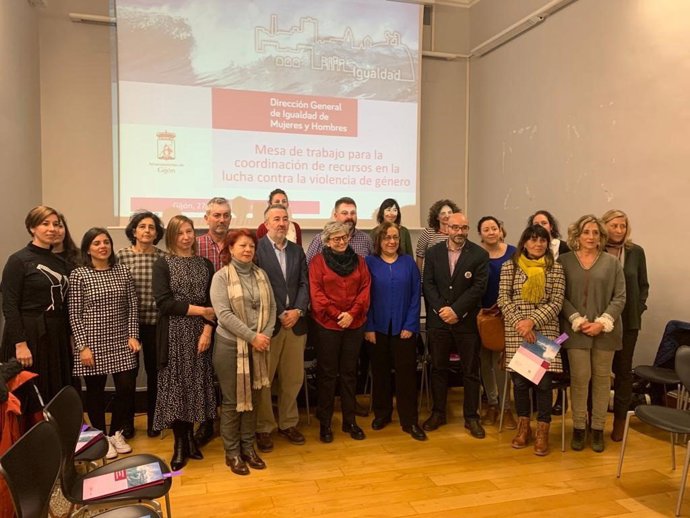 Participantes en la constitución de la Mesa de Trabajo para la Coordinación de Recursos en la Lucha contra la Violencia de Género